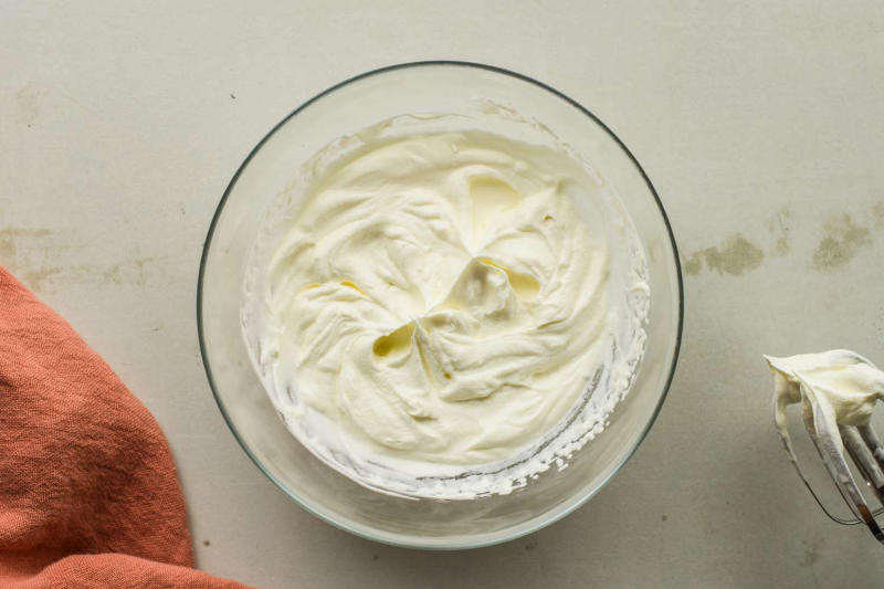Kem whipping cream được làm từ sữa tươi