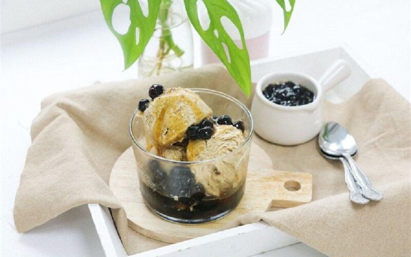 Kem làm từ bột trà sữa là món tráng miệng hoàn hảo dành cho ngày hè