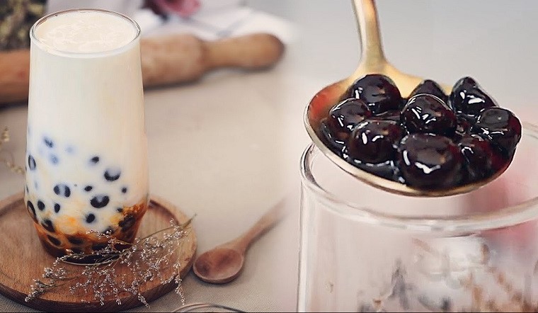 Sữa chua trân châu đường đen là món ăn khoái khẩu của rất nhiều người