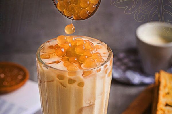 Loi-ich-khi-su-dung-tra-sua-tran-chau-hoang-kim